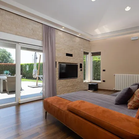 Toni & Julija Lejlighed