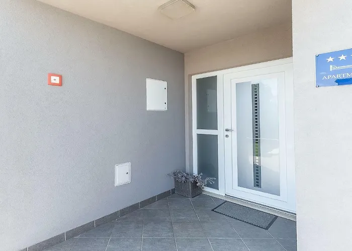 Toni & Julija 아파트 *